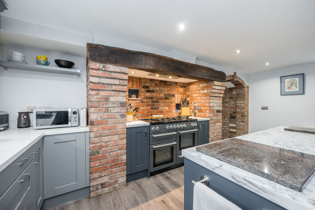 Kitchen/Breakfast Room- click for photo gallery